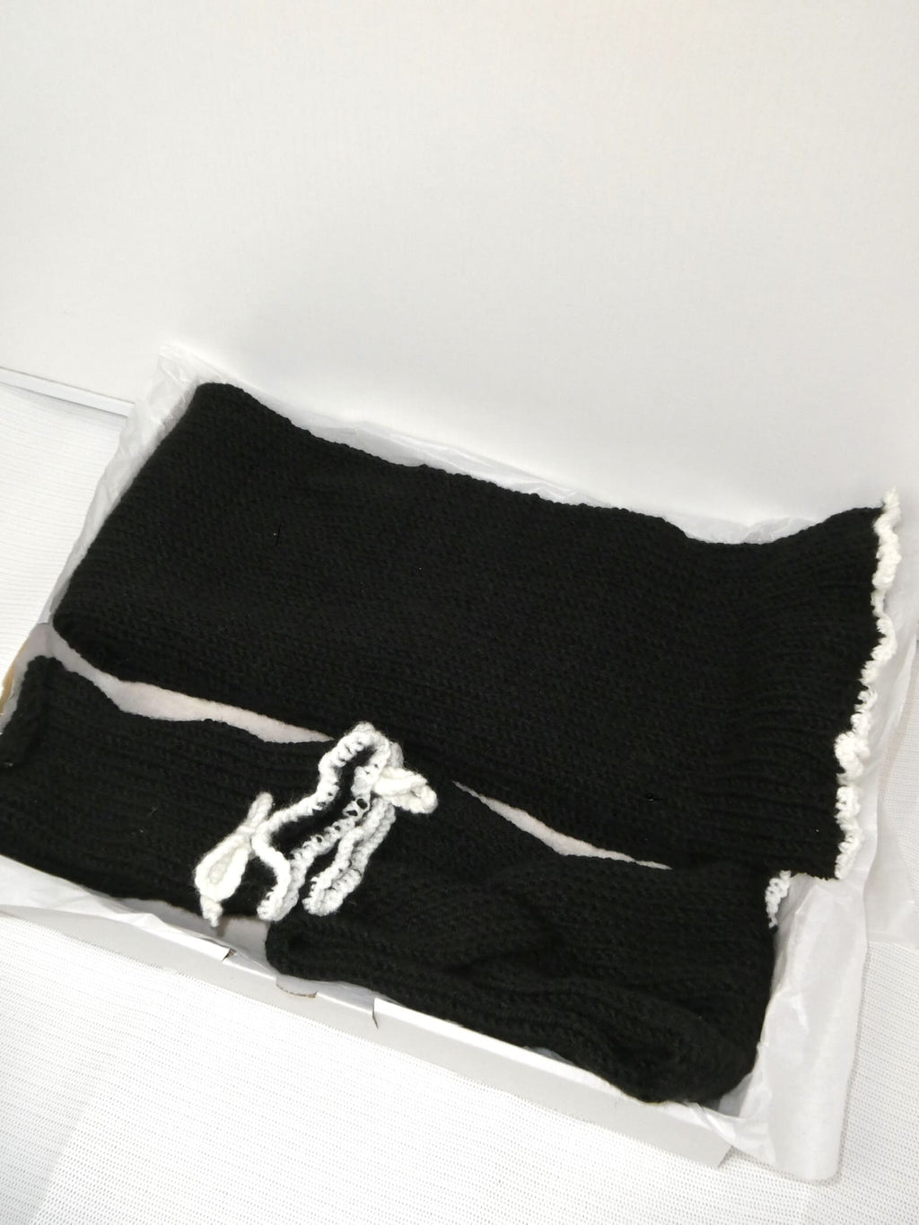 Caja con manoplas, diadema y bufanda (Reserva anticipada)