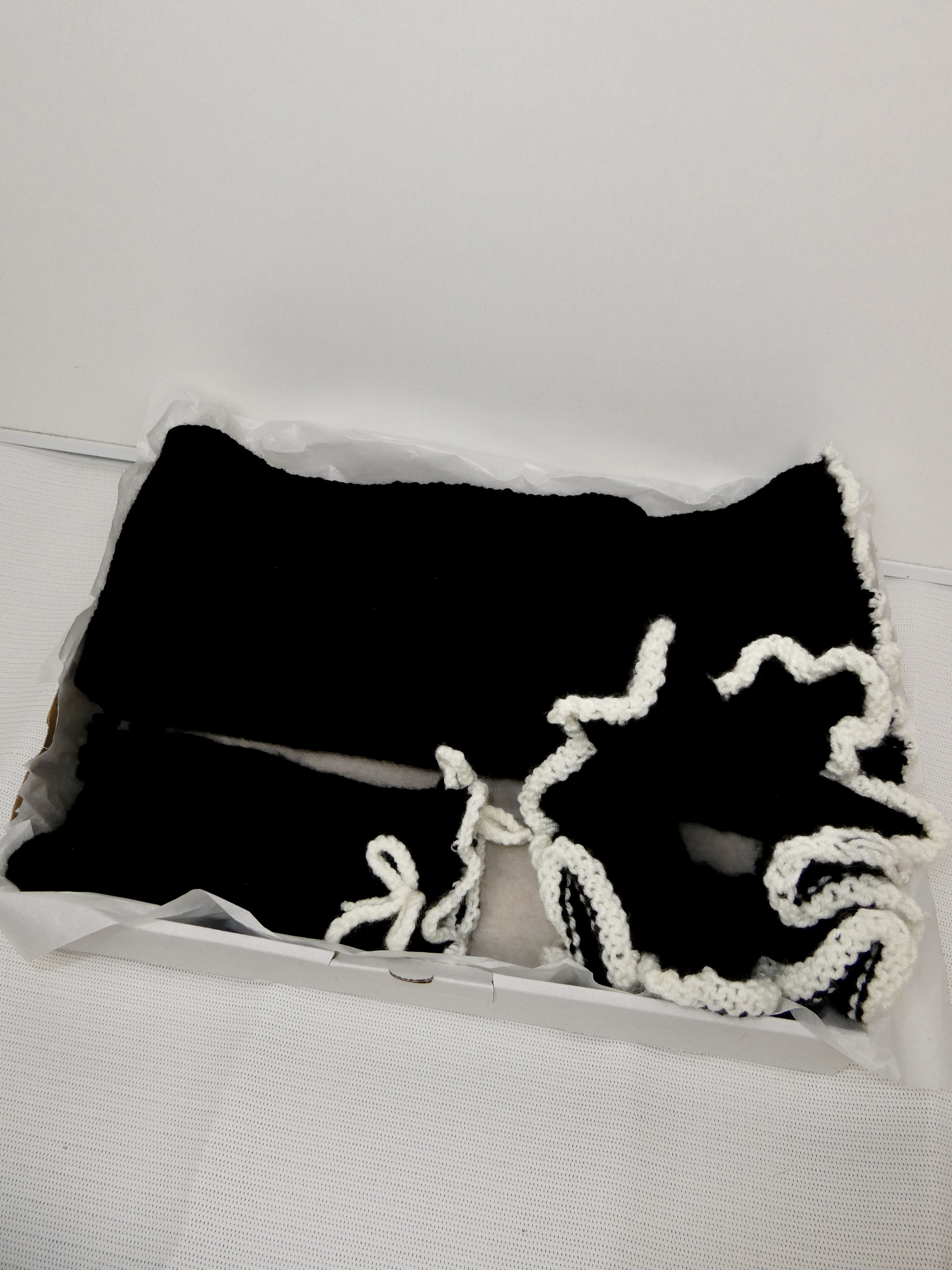 Box containing mittens, 1 scrunchie and 1 scarf (Pre-order)
